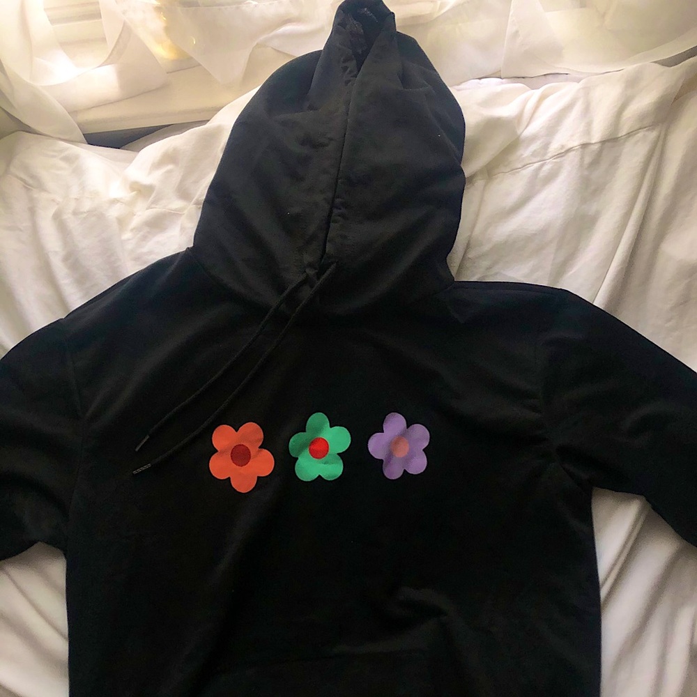 graphic flower hoodie 🏷